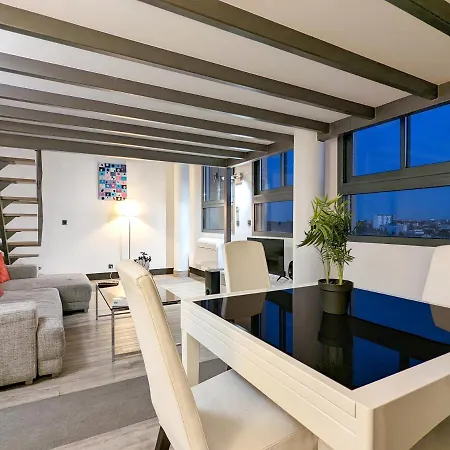 Lofts - Centre Ramblas Aparthotel 4*